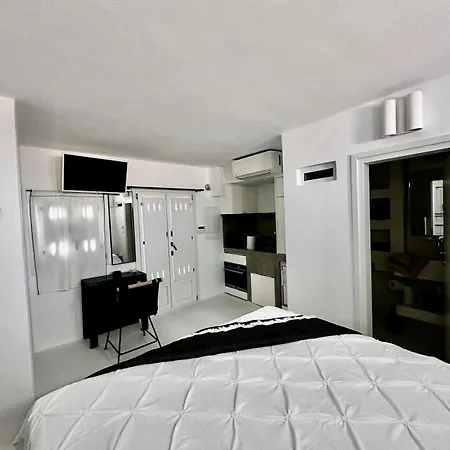 Blue Rock * Piso Livadi
