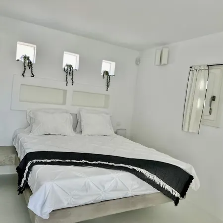 Blue Rock Villa Piso Livadi
